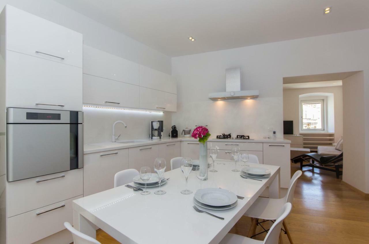 Appartment In Center With Parking Pula Extérieur photo
